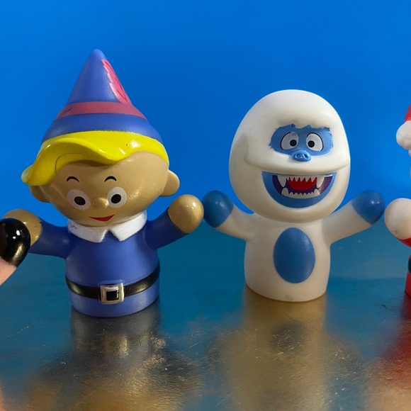 RUDOLPH THE RED NOSED REINDEER 2019 HOLIDAY FINGER PUPPETS 5 - Picture 3 of 11